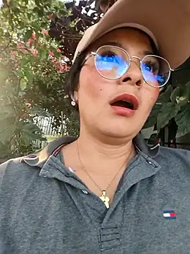 Lily-o online show from December 15, 2025, 9:42 pm