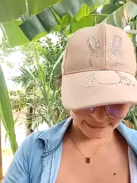 Lily-o online show from October 5, 2025, 8:32 pm