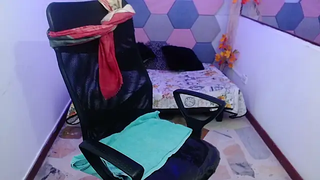 Snapshot of AmandaPeet chatting on September 12, 2025, 7:57 pm AmandaPeet online show from September 12, 2025, 7:57 pm