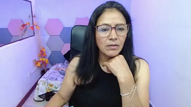 Snapshot of AmandaPeet chatting on October 3, 2025, 7:48 pm AmandaPeet online show from October 3, 2025, 7:48 pm