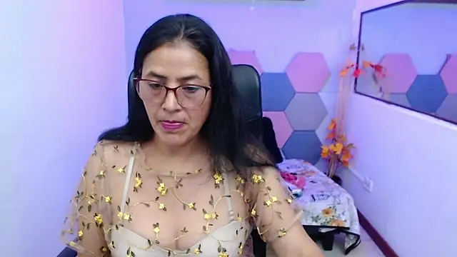 Snapshot of AmandaPeet chatting on September 26, 2025, 8:38 pm AmandaPeet online show from September 26, 2025, 8:38 pm