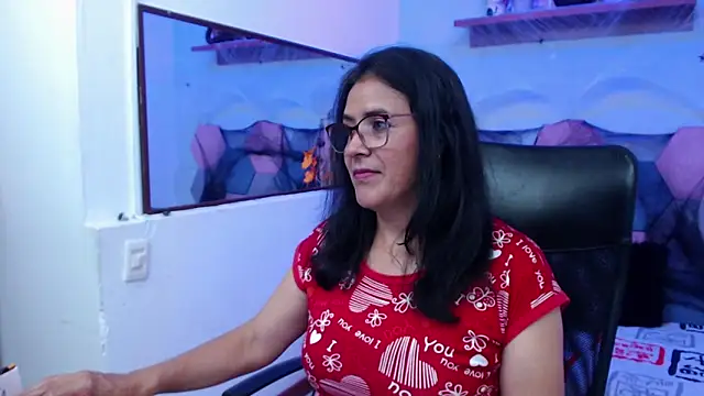 Snapshot of AmandaPeet chatting on October 20, 2025, 7:58 pm AmandaPeet online show from October 20, 2025, 7:58 pm