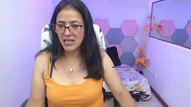 Snapshot of AmandaPeet chatting on September 27, 2025, 8:04 pm AmandaPeet online show from September 27, 2025, 8:04 pm