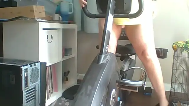 Snapshot of DareGoneWrong chatting on October 17, 2025, 8:32 pm DareGoneWrong online show from October 17, 2025, 8:32 pm