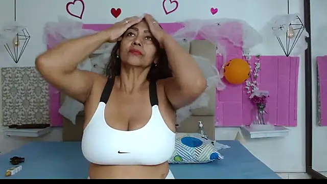 Snapshot of Damary_Leon chatting on October 20, 2025, 7:03 pm Damary Leon online show from October 20, 2025, 7:03 pm