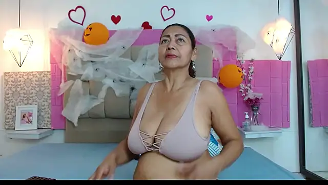 Snapshot of Damary_Leon chatting on October 29, 2025, 7:13 pm Damary Leon online show from October 29, 2025, 7:13 pm