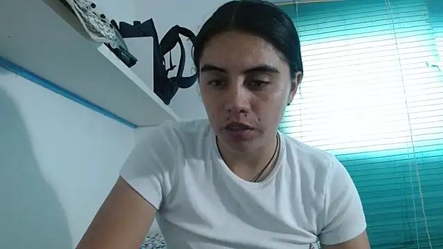 Arieeel 09 online show from April 13, 2026, 4:11 pm