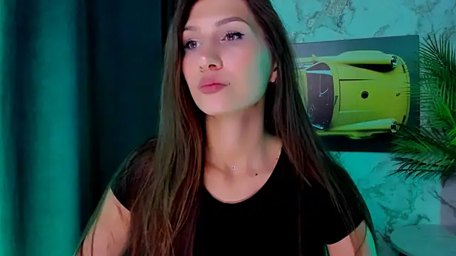 Mollyinyourmind online show from August 6, 2026, 9:32 pm