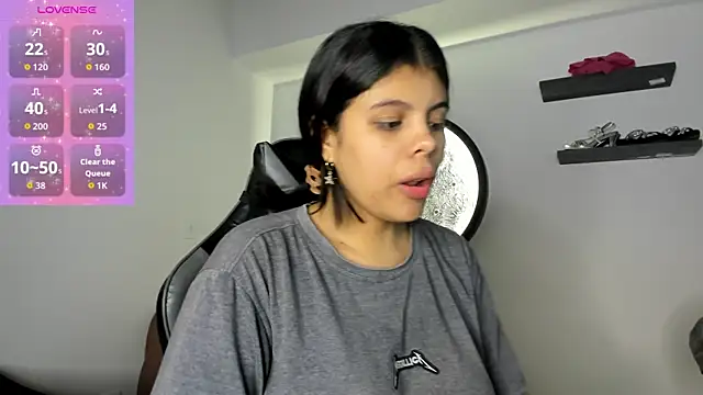Snapshot of Aleja-02 chatting on September 20, 2025, 8:36 pm Aleja-02 online show from September 20, 2025, 8:36 pm