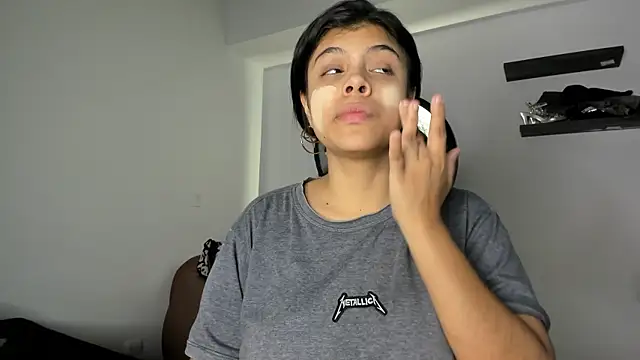Snapshot of Aleja-02 chatting on September 29, 2025, 8:36 pm Aleja-02 online show from September 29, 2025, 8:36 pm