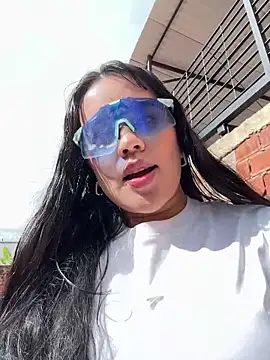 laure torres online show from May 25, 2026, 1:54 pm