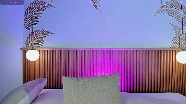 Valleriie  online show from March 22, 2026, 4:41 pm