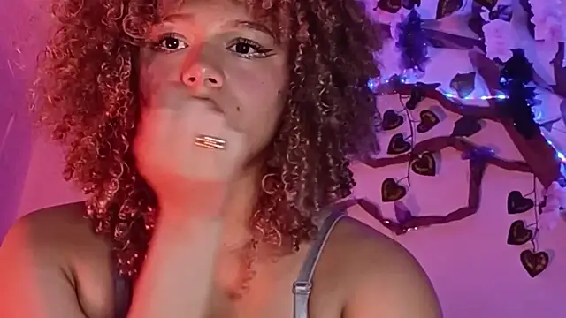 Blondiecurly online show from February 18, 2026, 3:19 pm