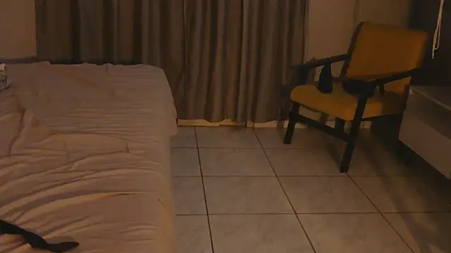 Snapshot of TrisalQuente chatting on February 15, 2026, 7:51 am TrisalQuente online show from February 15, 2026, 7:51 am