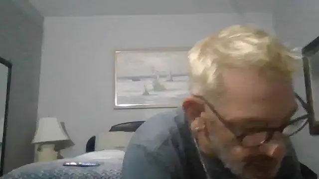 FoxnMouse online show from October 31, 2025, 2:52 am