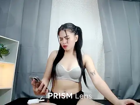 Urasian ladybug online show from November 19, 2025, 4:56 am