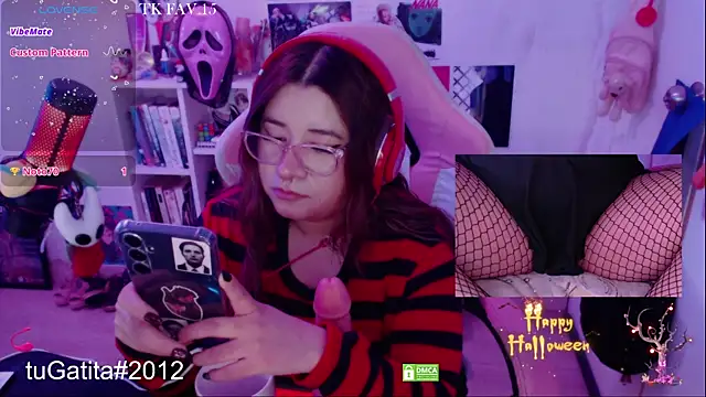 Pink girl0n online show from November 2, 2025, 9:31 pm