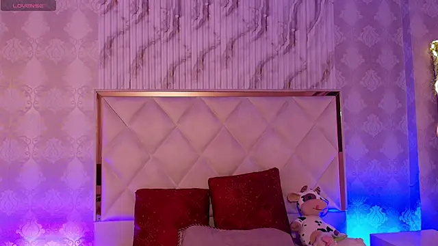 Snapshot of Naomy_tay1 chatting on February 1, 2026, 3:27 am Naomy tay1 online show from February 1, 2026, 3:27 am