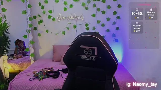 Naomy tay1 online show from September 14, 2025, 3:29 am