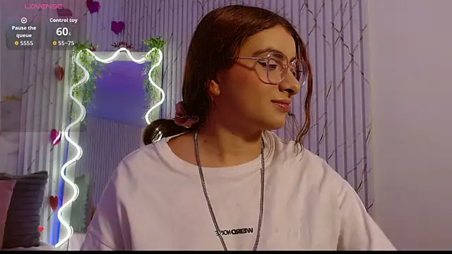 Snapshot of Naomy_tay1 chatting on February 20, 2026, 3:36 am Naomy tay1 online show from February 20, 2026, 3:36 am