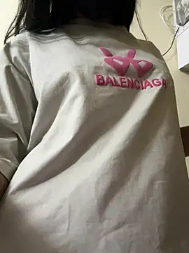 modelnishu online show from March 22, 2026, 2:40 pm