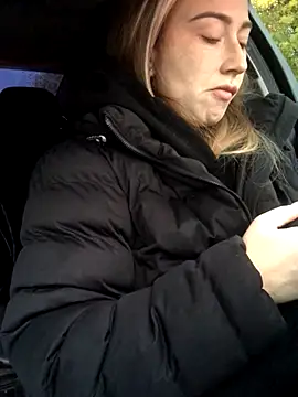 Reina Cummings online show from October 15, 2025, 5:06 am