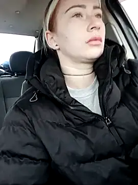 Reina Cummings online show from November 17, 2025, 5:55 am