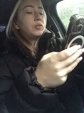 Reina Cummings online show from October 3, 2025, 4:58 am