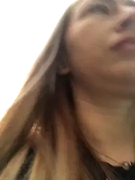 Reina Cummings online show from September 17, 2025, 4:03 am