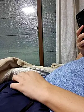 starvingo2002 online show from December 17, 2025, 9:03 am