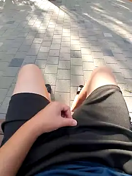 Snapshot of starvingo2002 chatting on September 21, 2025, 7:57 am starvingo2002 online show from September 21, 2025, 7:57 am