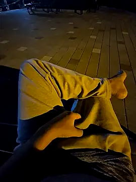 Snapshot of starvingo2002 chatting on September 23, 2025, 12:01 pm starvingo2002 online show from September 23, 2025, 12:01 pm