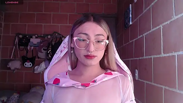 Andrea camilaaa online show from June 22, 2026, 2:36 pm