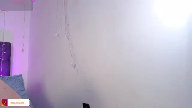 MaraDiaz11 online show from April 14, 2026, 9:09 pm