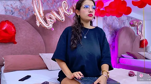 Snapshot of Angelique_Angell chatting on February 20, 2026, 11:45 am Angelique Angell online show from February 20, 2026, 11:45 am