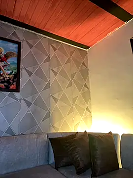 Alisse taylor2 online show from October 17, 2025, 1:13 pm