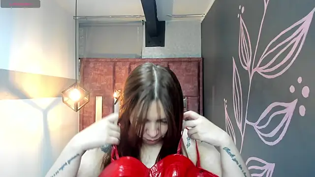 Snapshot of Isa_Thompson__ chatting on September 30, 2025, 12:00 pm Isa Thompson online show from September 30, 2025, 12:00 pm