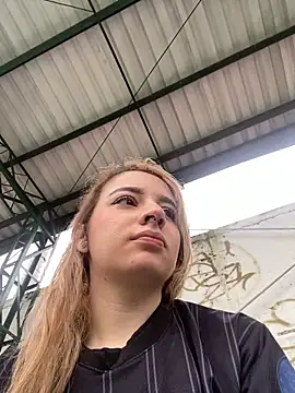 Snapshot of karla-thomsom10 chatting on February 15, 2026, 1:21 pm karla-thomsom10 online show from February 15, 2026, 1:21 pm