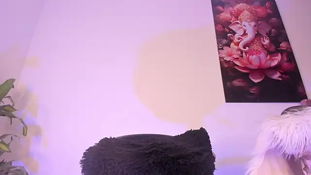 Lucy shen  online show from September 20, 2025, 2:27 am