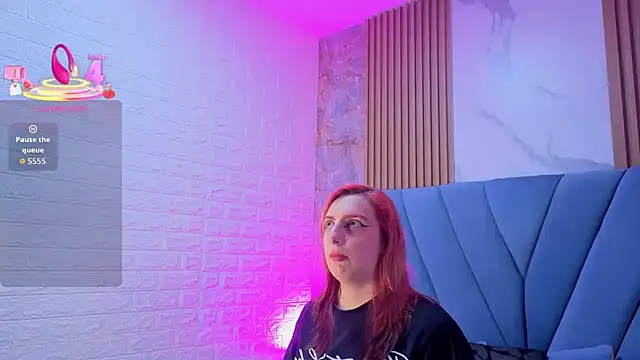 angel  red  online show from November 17, 2025, 12:58 am