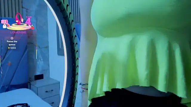 angel  red  online show from October 31, 2025, 3:25 am