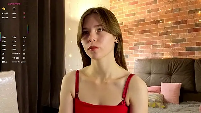 EmiliDen online show from October 9, 2025, 5:13 pm