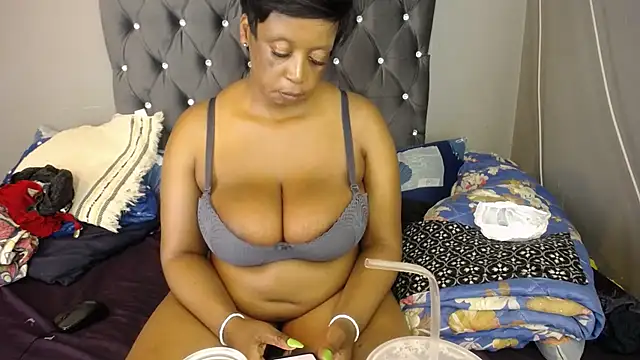 BIG BOOBSxXxX online show from April 16, 2026, 8:53 pm