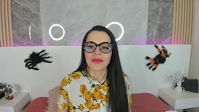 IsisNoir online show from October 6, 2025, 7:36 pm