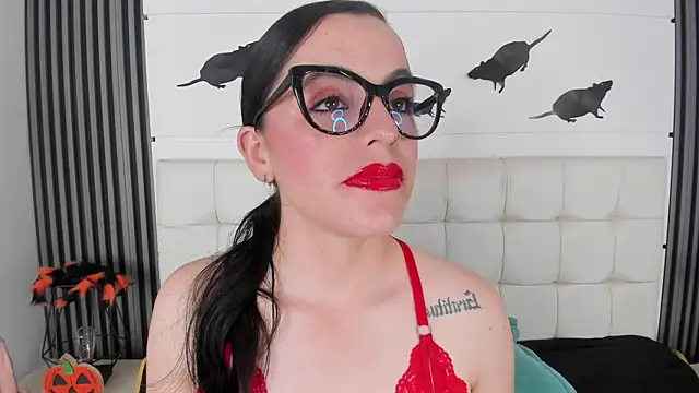 IsisNoir online show from October 23, 2025, 7:34 pm