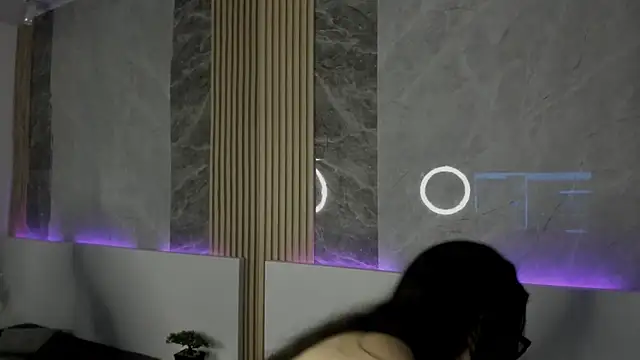 IsisNoir online show from September 8, 2025, 7:35 pm