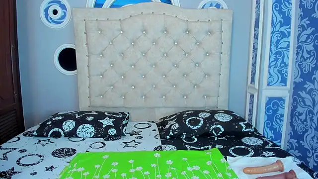 mishell lovely online show from December 19, 2025, 12:07 pm