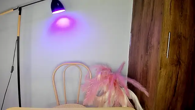 Snapshot of khate_smith chatting on March 4, 2026, 3:31 pm khate smith online show from March 4, 2026, 3:31 pm