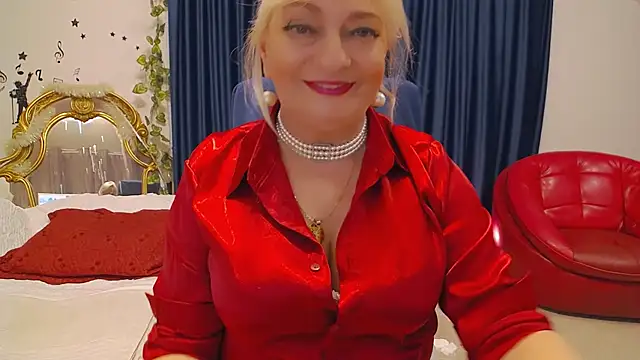 Snapshot of HypnotikCate chatting on March 1, 2025, 6:54 pm HypnotikCate online show from March 1, 2025, 6:54 pm