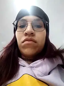 Snapshot of Katyuskka_love chatting on November 20, 2025, 1:23 pm Katyuskka love online show from November 20, 2025, 1:23 pm